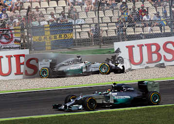 Nico Rosberg (hinten) und Lewis Hamilton