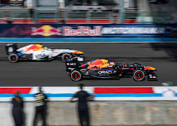 Sebastien Buemi (r.) und Isack Hadjar im Herbst bei Red Bull Motormania
