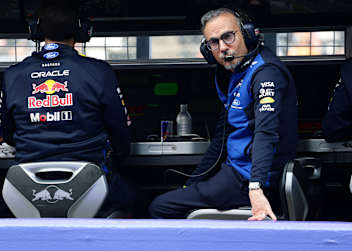 Red Bull Racing-Teamchef Laurent Mekies am Kommandostand
