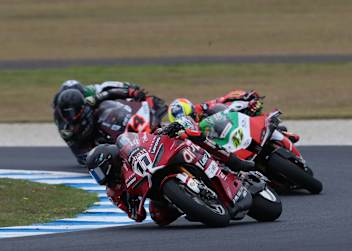Nicolo Bulega holte auf Phillip Island das Triple