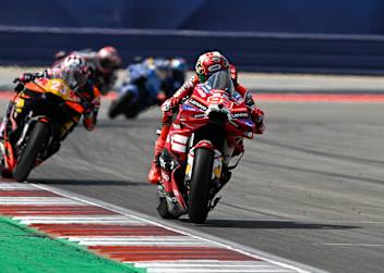 Marc Marquez vor Enea Bastianini