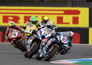 Xavi Vierge hält eine Meute von BMW- und Ducati-Piloten in Schach