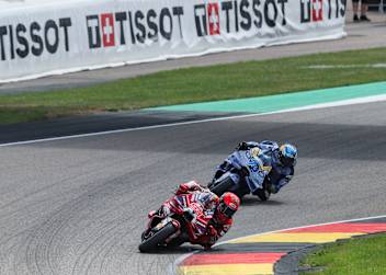 Zu Beginn duellierten sich die Marquez-Brüder um die Spitze