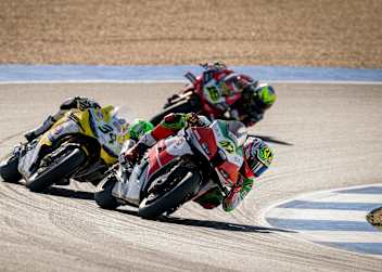 Axel Bassani vor den Ducati-Piloten Baldassarri und Bautista
