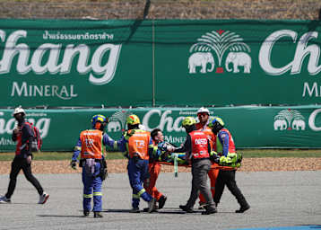 Luca Lunetta musste nach seinem Crash abtransportiert werden