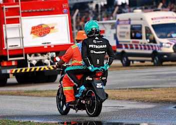 George Russell platzte der Motor, er musste per Roller zurück ins Paddock