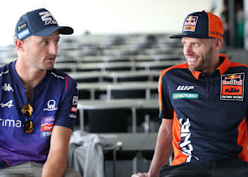 Jack Miller (li.) und Brad Binder fahren 2027 Superbike-WM