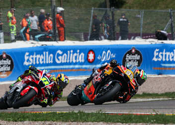 Brad Binder vor Diogo Moreira
