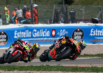Brad Binder vor Diogo Moreira