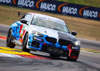 DTM-Kommentator Tobi Schimon im BMW M2 Cup