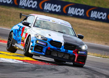 DTM-Kommentator Tobi Schimon im BMW M2 Cup