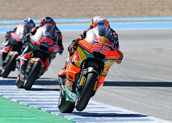 Collin Veijer vor den beiden Intact-Piloten