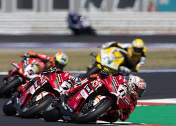 Ducati dominiert mit der V4R die Superbike-WM 2026