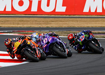 Dreikampf am Ende des Feldes: Pol Espargaro vor Razgatlioglu und Fernandez