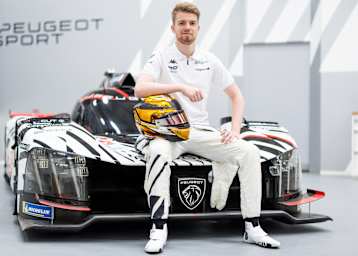 Robert Shwartzman und der Peugeot 9X8