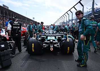 Lance Strolls Aston Martin in der Startaufstellung 