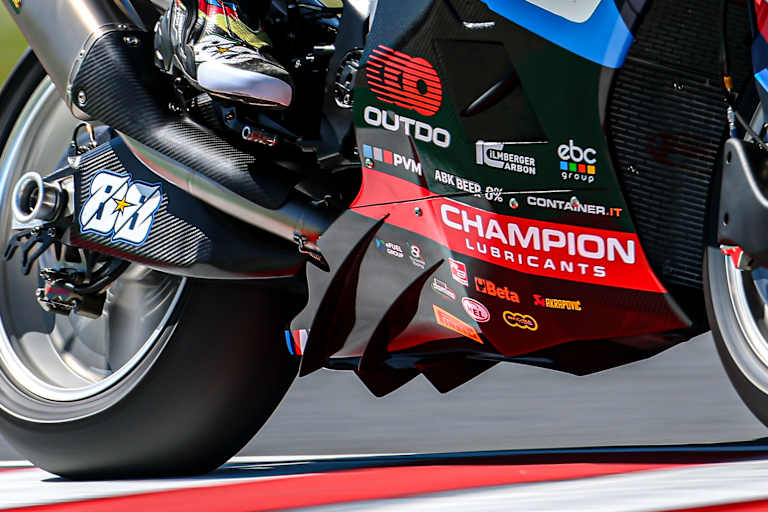 Die neuen Finnen am Bug der BMW M1000RR