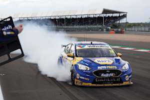 Ash Sutton schreibt BTCC-Geschichte mit seinem fünften Titel