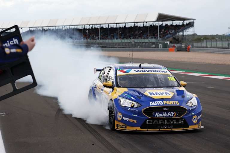 Ash Sutton schreibt BTCC-Geschichte mit seinem fünften Titel
