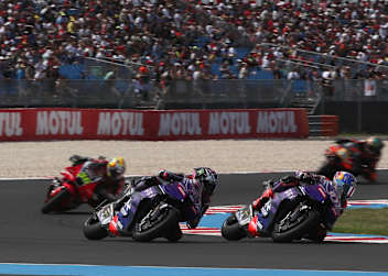 Toprak (Nr. 07) zog an Miller vorbei und war als 13. bester Yamaha-Pilot