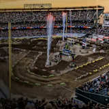 Die US-Supercross-Meisterschaften beginnen in Anaheim