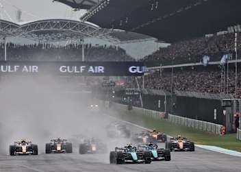 Der Start in Sepang verzögerte sich durch Regen und Software-Probleme
