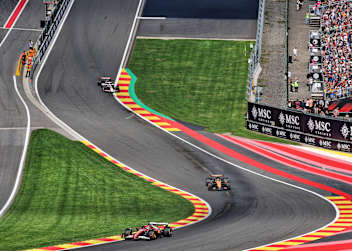 In der berühmten Eau Rouge-Senke