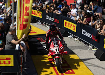 Nicolo Bulega wäre in Kurve 11 beinahe gestürzt