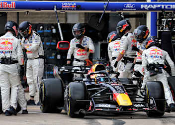 Max Verstappen beim Boxenstopp in Austin