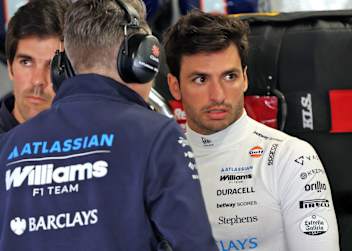 Carlos Sainz in der Williams-Garage