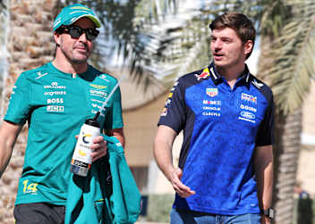 Max Verstappen mit Fernando Alonso