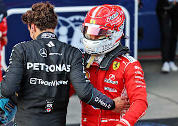 Charles Leclerc wurde im Qualifying Zweiter hinter George Russell (l.)