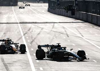 George Russell siegte mit Max Verstappen im Nacken
