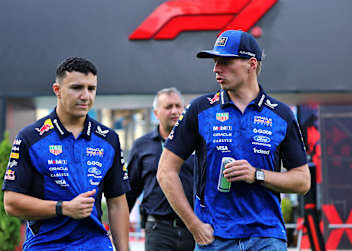 Isack Hadjar und Max Verstappen in Baku