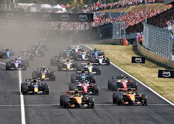 Kurz nach dem Start zum Ungarn-GP, Ferrari schon im Hintertreffen