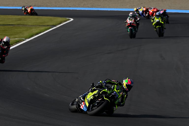 Ai Ogura vor Aprilia-Kollege Marco Bezzecchi