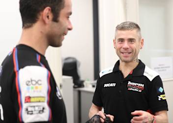 Danilo Petrucci (li.) und Alvaro Bautista droht das Karriereende