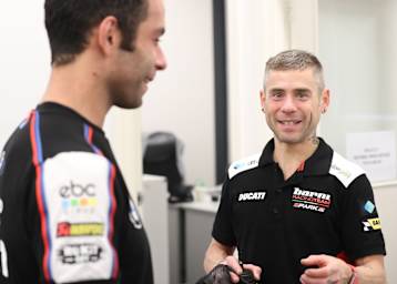 Danilo Petrucci (li.) und Alvaro Bautista droht das Karriereende