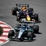 George Russell vor Max Verstappen in Montreal