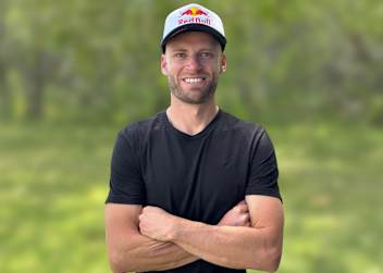 Brad Binder sitzt 2027 auf einer BMW M1000RR