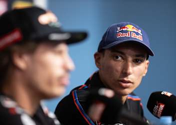 Toprak Razgatlioglu fährt deutlich aggressiver als Nicolo Bulega