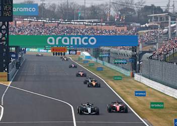 George Russell gegen Charles Leclerc im Japan-GP