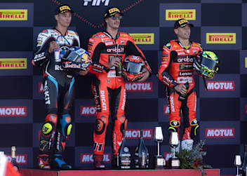 Der Größenunterschied auf dem Podium ist auffällig