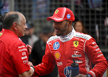 Lewis Hamilton nach dem Monaco-GP mit Ferrari-Teamchef Fred Vasseur