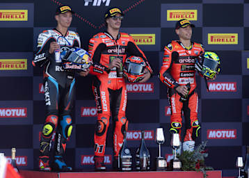 Der Größenunterschied auf dem Podium ist auffällig