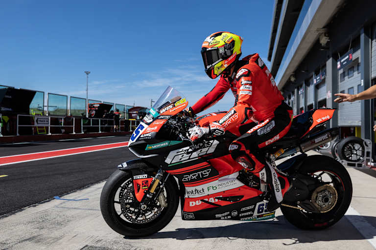 Philipp Öttl auf der Ducati von Feel Racing