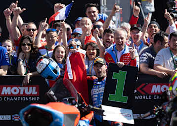 Jubel bei ZX MOTO: Debise holt zweiten Supersport-Sieg