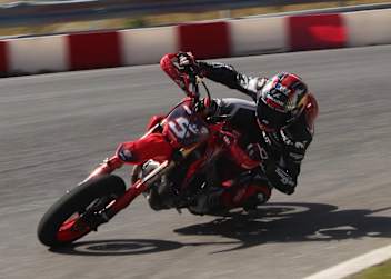 Johann Zarco beim Training mit dem Supermoto-Bike