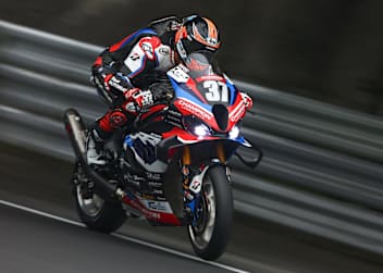 Michael van der Mark auf der Werks-BMW