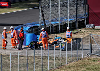 Oscar Piastris McLaren musste abtransportiert werden